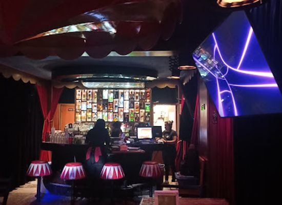 mexico/acapulco/bar/circus-bar