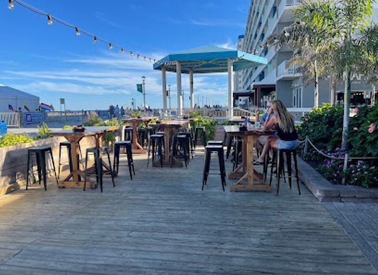 virginia/virginia-beach/oceanfront/bar/chix-on-the-beach