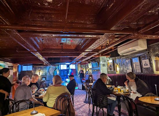 massachusetts/berkshires/bar/the-lion-s-den