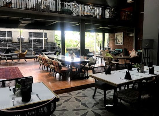 indonesia/surabaya/wonokromo/bar/the-avenue-lounge-bar