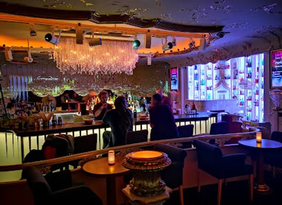 czechia/prague/new-town/bar/crazy-daisy