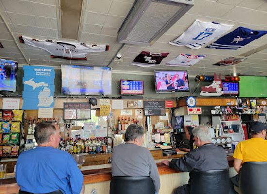 michigan/marquette/bar/third-base-bar