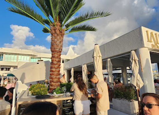 australia/gold-coast/main-beach/bar/la-luna-beach-club