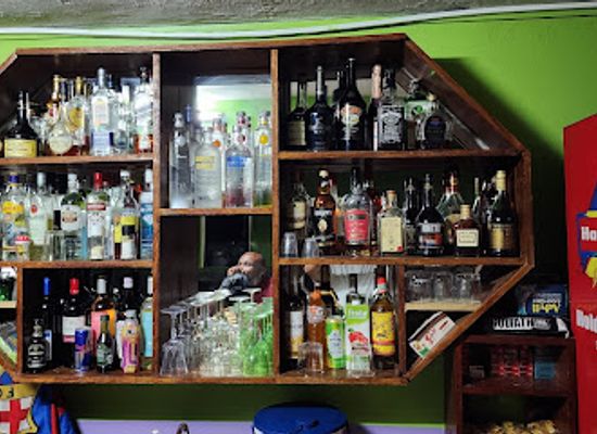 saint-vincent-and-the-grenadines/la-soufriere/bar/knolly-s-bar