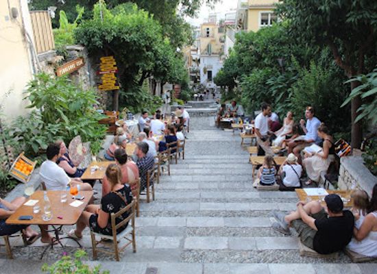 italy/taormina/bar/timoleone-cocktail-bar-vegetarian-restaurant-taormina