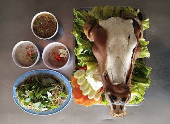 cambodia/svay-rieng/bar/