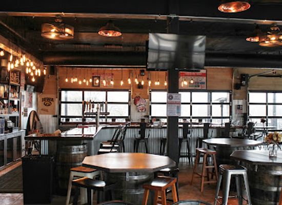 iowa/effigy-mounds-national-monument/bar/backwater-bar-grill