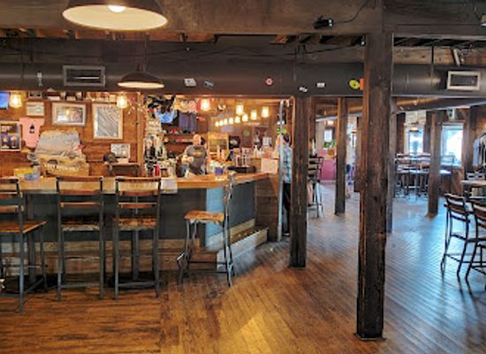 montana/glacier-national-park/bar/montana-tap-house