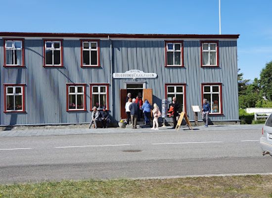 iceland/westfjords/bar/gunnukaffi
