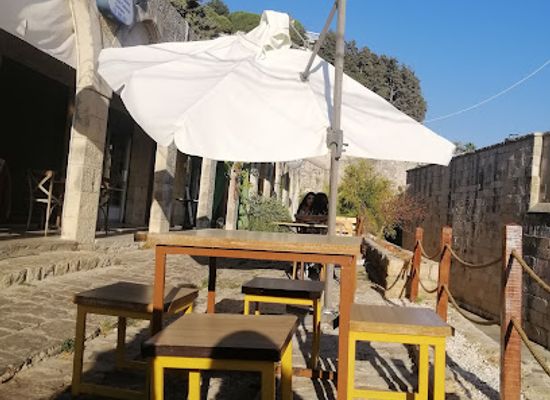 lebanon/chouf/bar/token-burgers-and-more