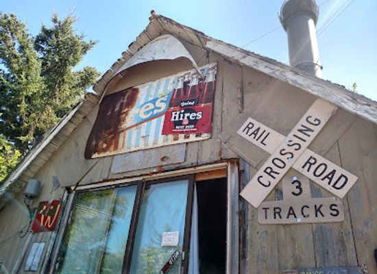 wisconsin/bayfield/bar/tom-s-burned-down-cafe