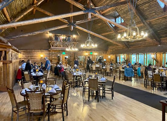 montana/yellowstone-national-park/bar/old-faithful-inn-dining-room