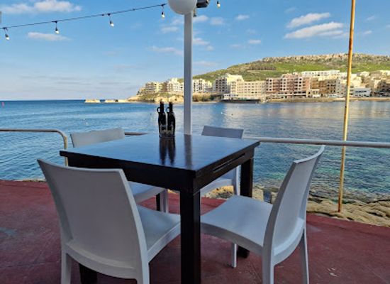 malta/marsalforn/bar/otters-bistro-lounge