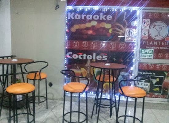 ecuador/manabi-region/bar/planteur-coctailbar-karaoke