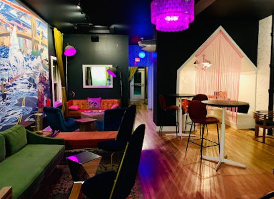 nebraska/omaha/bar/tiny-house-bar