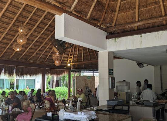 mexico/playa-del-carmen/coco-beach/bar/lizards-pool-bar-and-grill