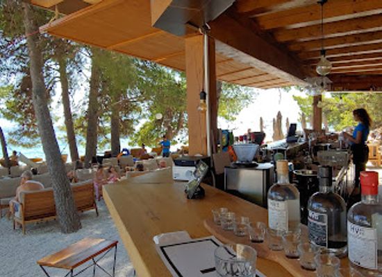 croatia/brac-island/bar/ured-beach-bar