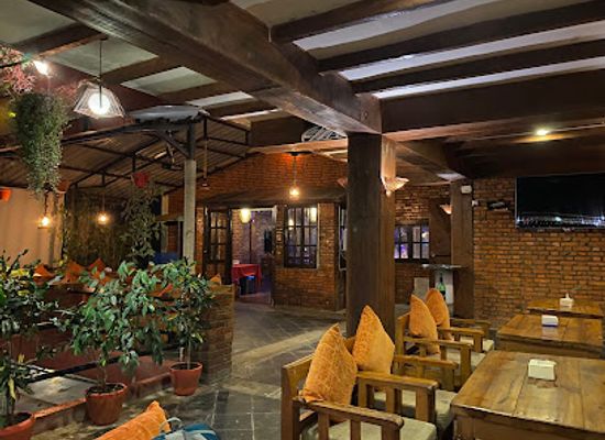 nepal/pokhara/gupteshwor-cave/bar/paradiso-pokhara