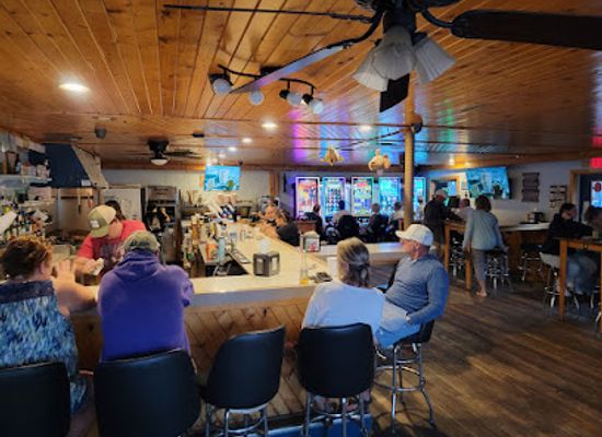 wisconsin/northern-highland/bar/pine-cove-bar-grill