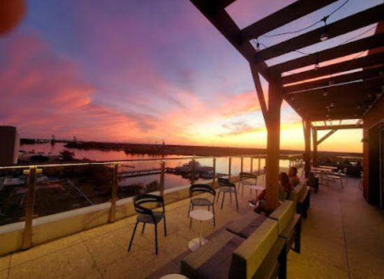 north-carolina/cape-fear/bar/aview-rooftop-bar-bistro