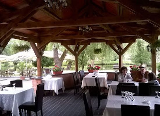 romania/fagaras-mountains/bar/complexul-turistic-fantanita-craiesei