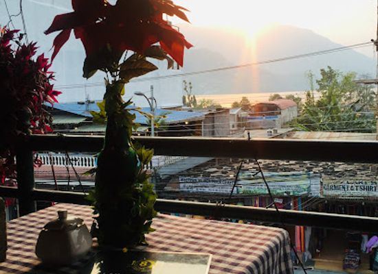 nepal/pokhara/phewa-lake/bar/old-lailas-bar