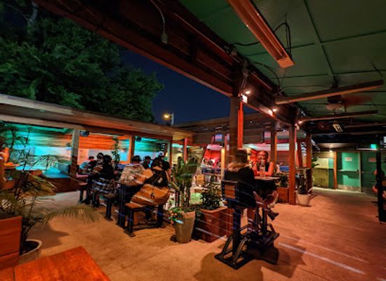 tennessee/nashville/east-nashville/bar/pearl-diver