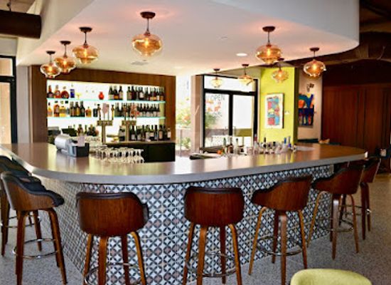 california/palm-springs/tahquitz-river-estates/bar/v-wine-lounge-martini-bar