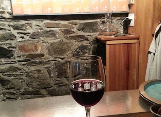 canada/maritimes/bar/happinez-wine-bar