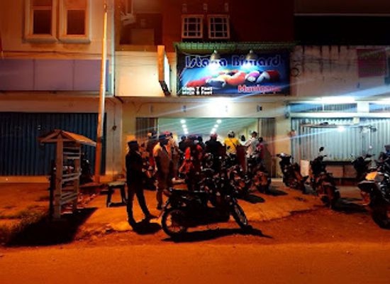 indonesia/papua/bar/muniqaqa-istana-bilyard