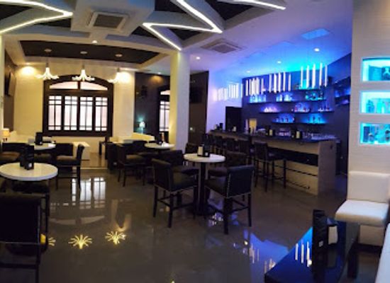 el-salvador/san-miguel/bar/black-and-white-bar-lounge