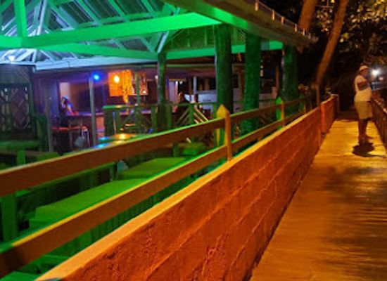 saint-vincent-and-the-grenadines/young-island/bar/captain-lano-s-bar