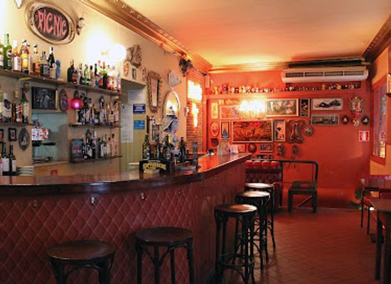 spain/madrid/malasana/bar/picnic