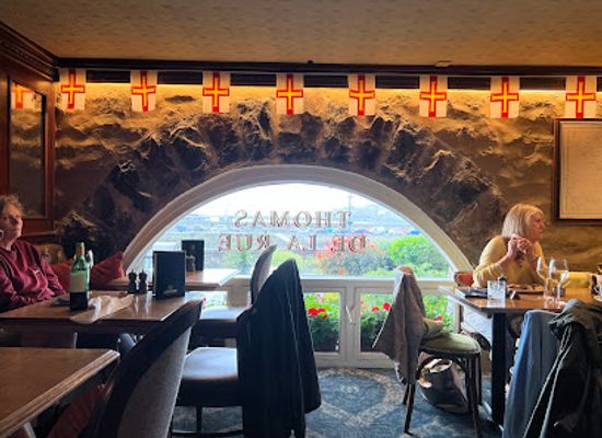 guernsey/castel/bar/thomas-de-la-rue