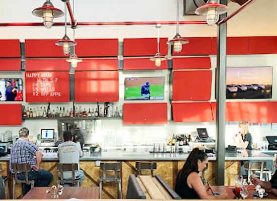 texas/lubbock/downtown-lubbock/bar/the-midnight-shift-restaurant-bar