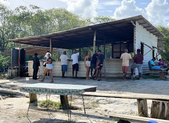 saint-lucia/micoud-quarter/bar/popo-pork-place