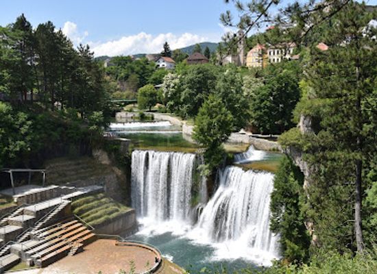 bosnia-and-herzegovina/jajce-waterfalls/bar/jajce-skyline