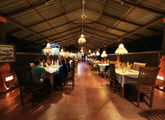 sri-lanka/dambulla/bar/sundaras-restaurant-pool-bar
