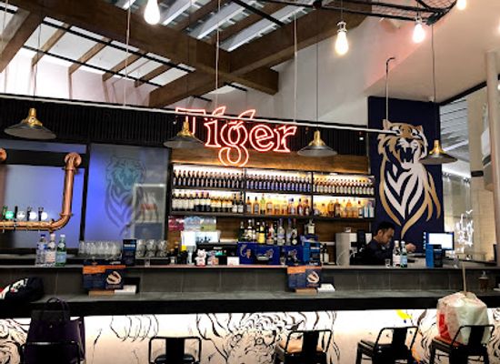 singapore/changi/bar/tiger-den