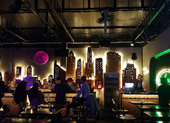 vietnam/northeast/bar/la-lune-rooftop-beer