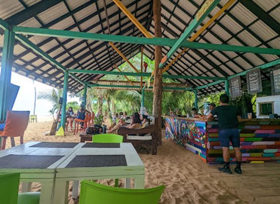 panama/guna-yala/bar/bom-bom-beach-bar-at-island-plantation