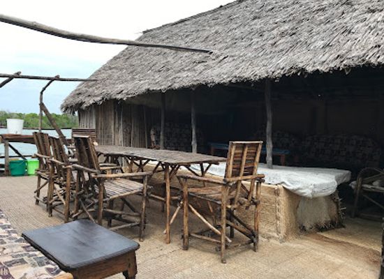 kenya/lamu/bar/floating-bar-restaurant-lamu