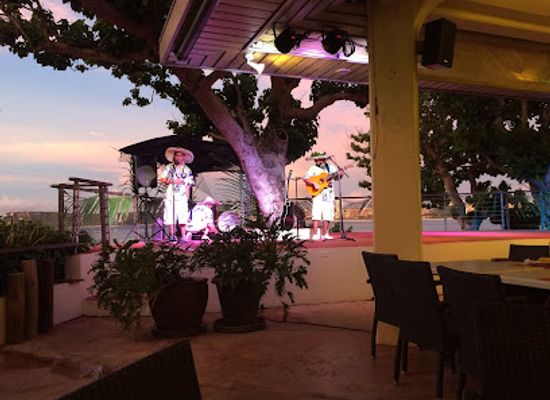 guam/fai-fai-beach/bar/tree-bar