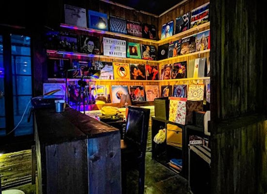 jordan/burial-mounds/bar/the-cellar