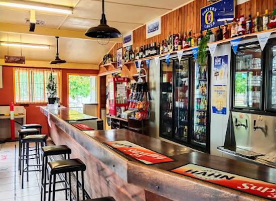 australia/central-queensland/bar/the-caves-country-pub
