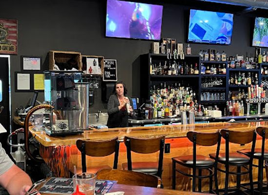 arkansas/ozark-mountains/bar/live-edge-bar-grill