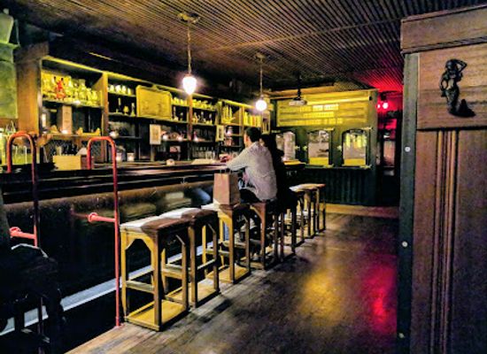illinois/chicagoland/bar/queen-mary