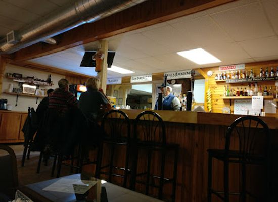 vermont/grand-isle-county/bar/the-island-hub