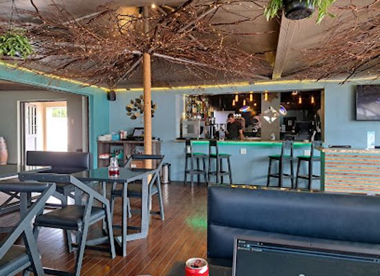 south-africa/port-elizabeth/bar/cosmos-cocktail-bar-eatery