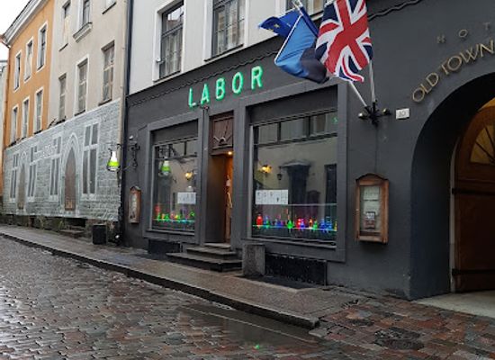 estonia/tallinn/old-town/bar/labor-baar